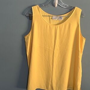 SELLING LIZ BAKER TOP FOR WOMEN SIZE   LG COLOR YELLOW SLEEVELESS USED CONDITION
